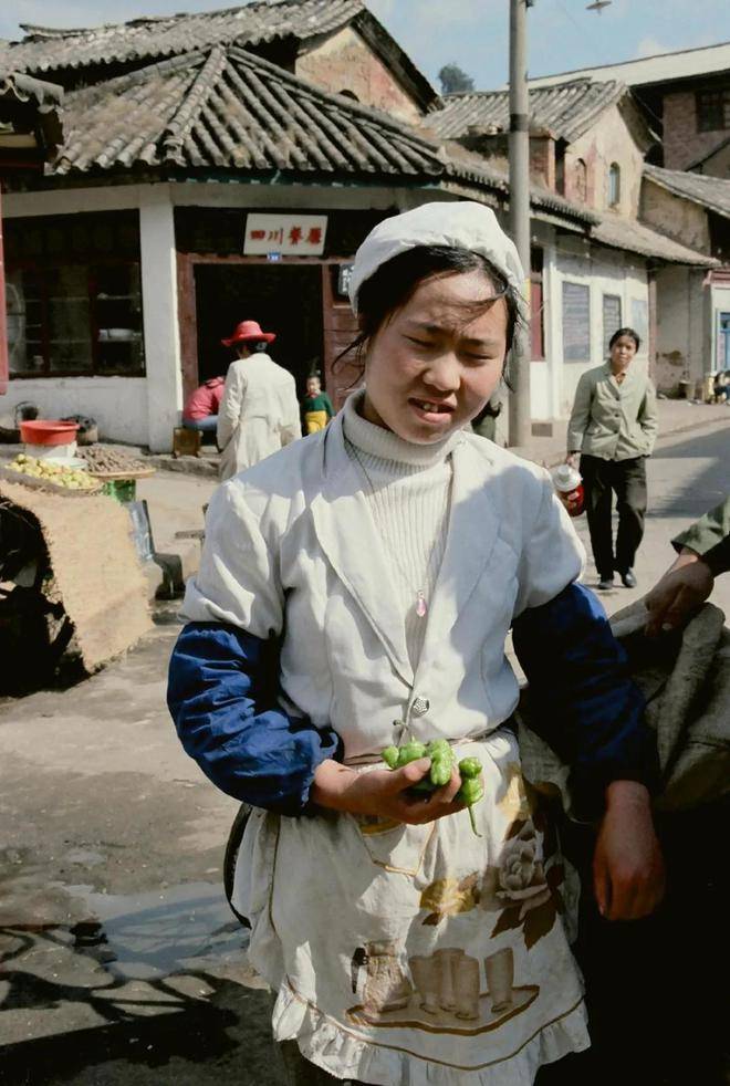 80年代中期的云南昆明老照片_昆明市_时间_地点