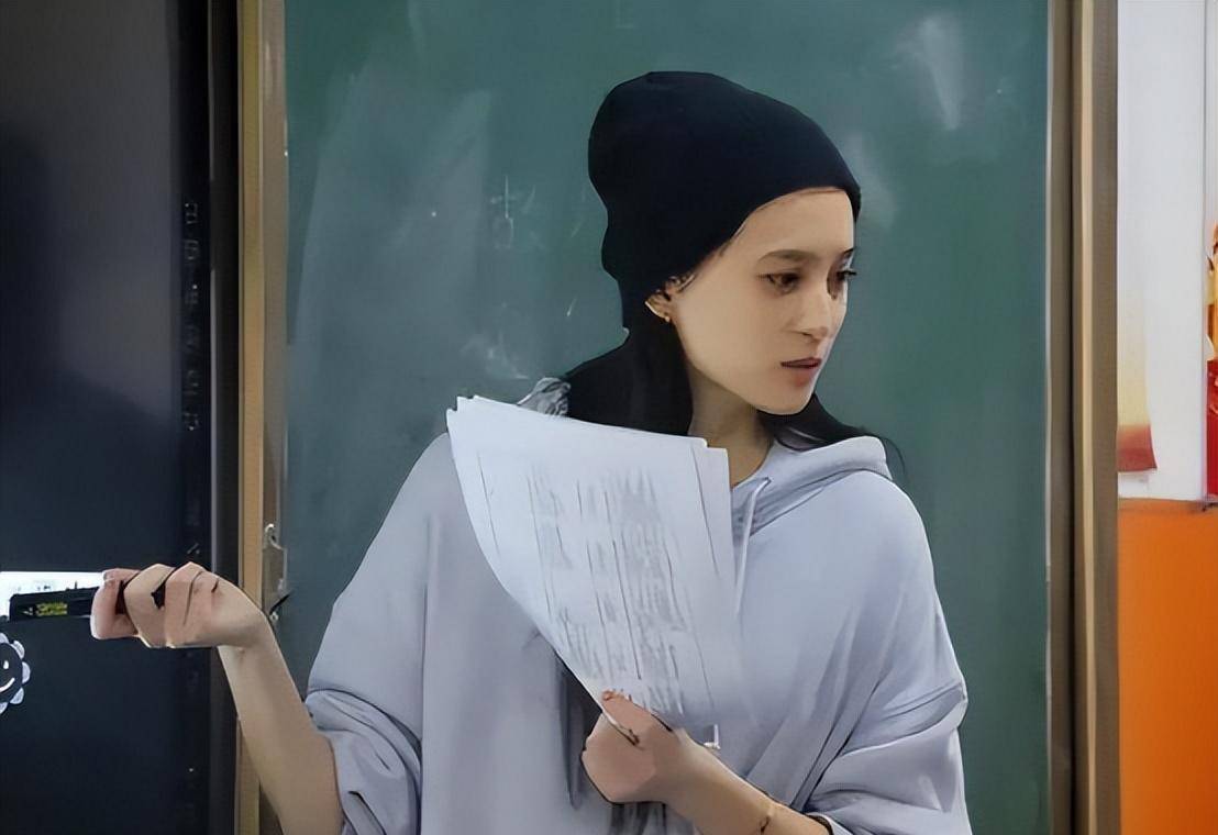 毛阿敏17岁女儿身价过亿还这么美,穿休闲服也难掩出众气质_外套_卫衣