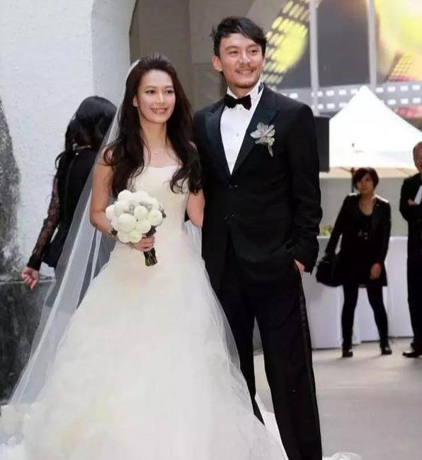 舒淇:和张震拍吻戏,停止后才发现,导演,摄像师都在旁边抽烟_女孩_人们