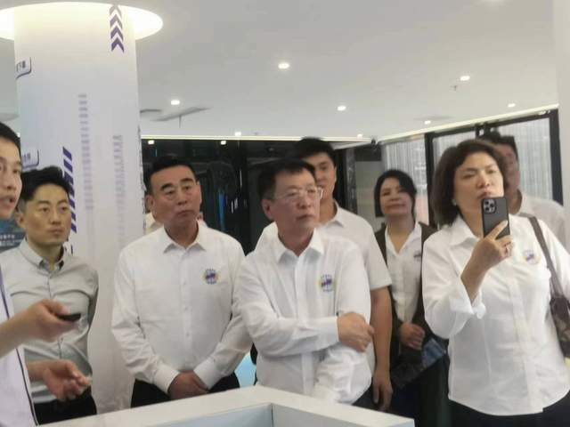 人王洪生,蒙亘花呼盟全羊创始人朱铁民,小船渔村餐饮连锁创始人周长生