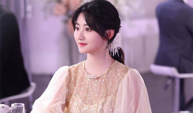 新赵灵儿99年小花撞脸景甜,正剧古偶两手抓,网友:这波必爆_杨雨潼