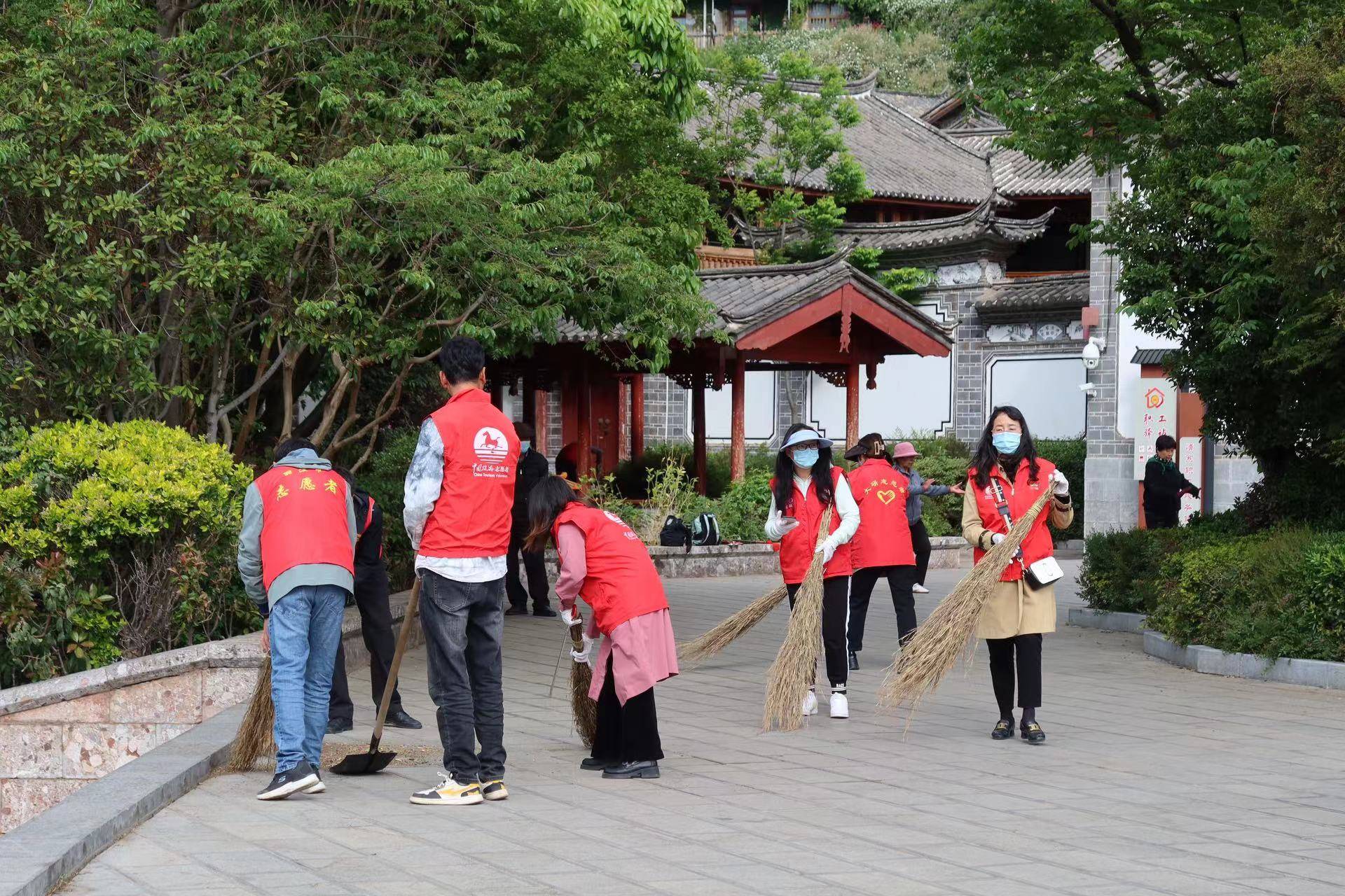 丽江古城开展爱国卫生主题志愿服务活动_文化广场_群众_文明