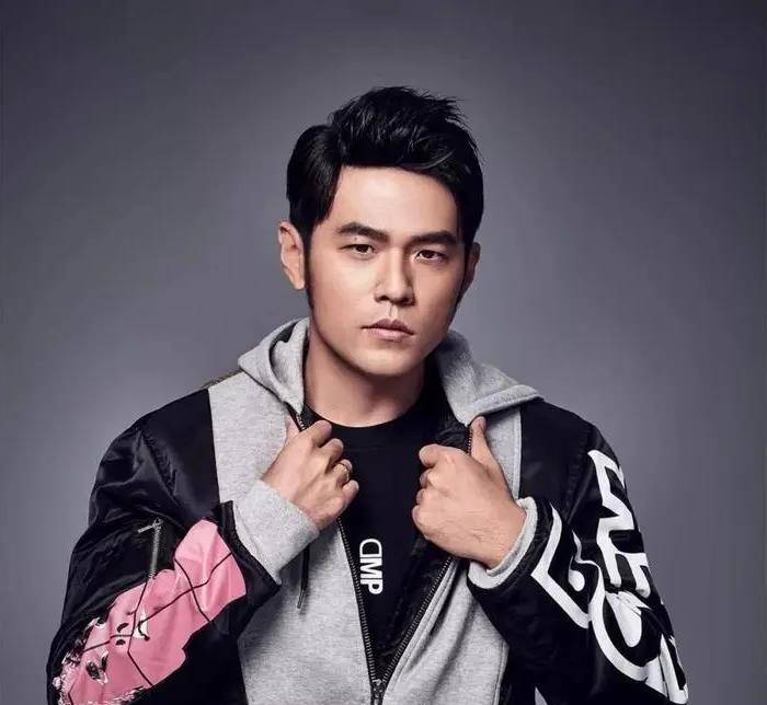 综艺节目《中国好声音》(2012年):这是周杰伦首次担任导师的音乐选秀