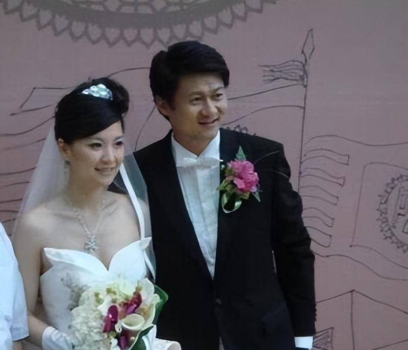陈蓉:身陷丑闻被吊销主持人证,嫁海归老公一家四口其乐融融_父母_孩子