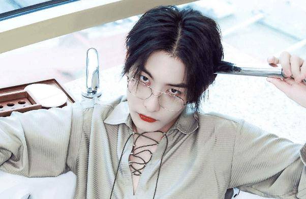 青春帅气的王瑞昌,凭借英俊潇洒的角色,让他一举成名_作品_古装_女