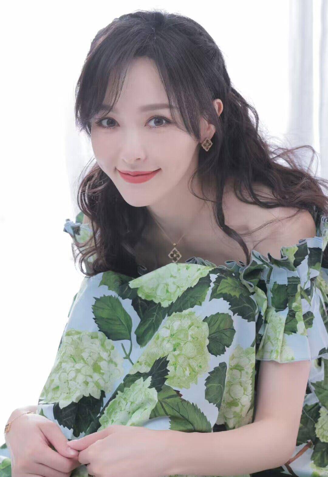 沉寂三年的唐嫣,到头来还是在制造老傀儡?