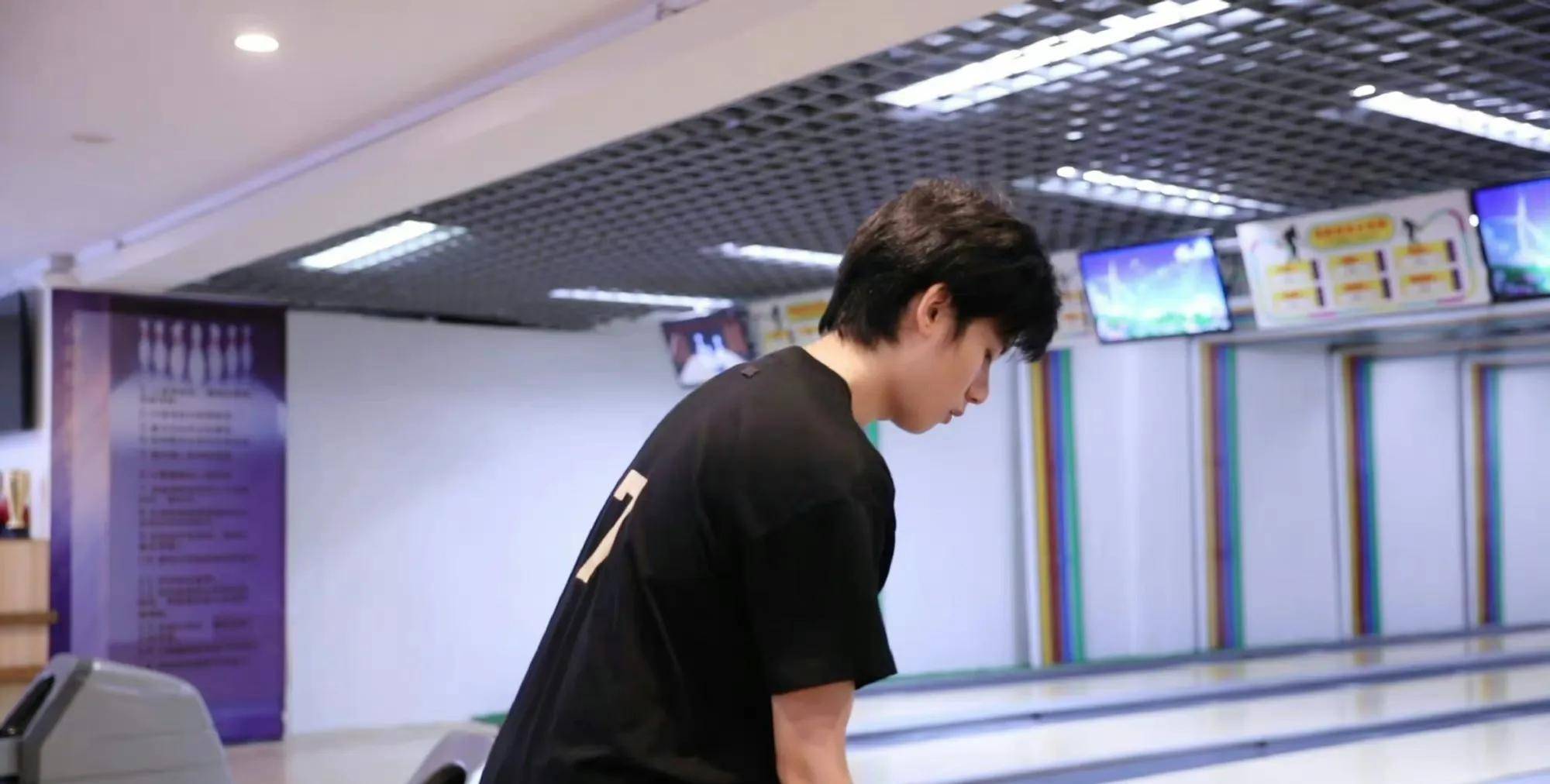 天津弟弟胡先煦是一个非常搞笑的人,记者采访他"你想要和徐娇搭档