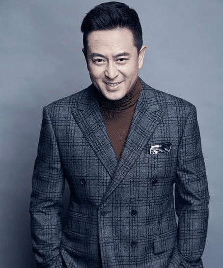 51岁张嘉译近照白发苍苍!