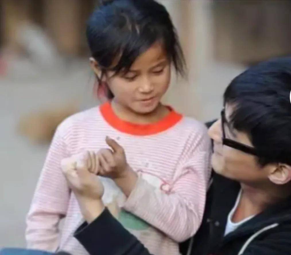 13年前,这个胡歌资助的小女孩,今天的成就让所有人惊叹_符桂兰_中科院