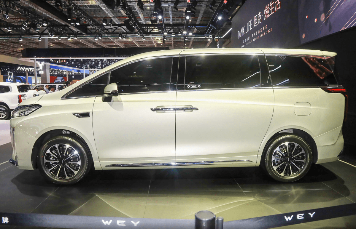 魏牌首款mpv亮相,定位中大型mpv,配1.