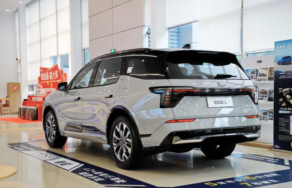 25万内唯一的大马力混动7座suv来了,福特锐界l竟比理想l8更强!