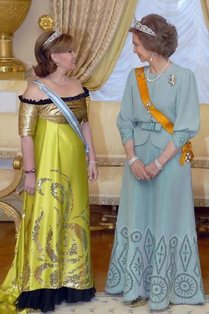 西班牙王室太穷,身材针只能靠玩花样,拼一枚凑一枚拼拼凑凑又一枚