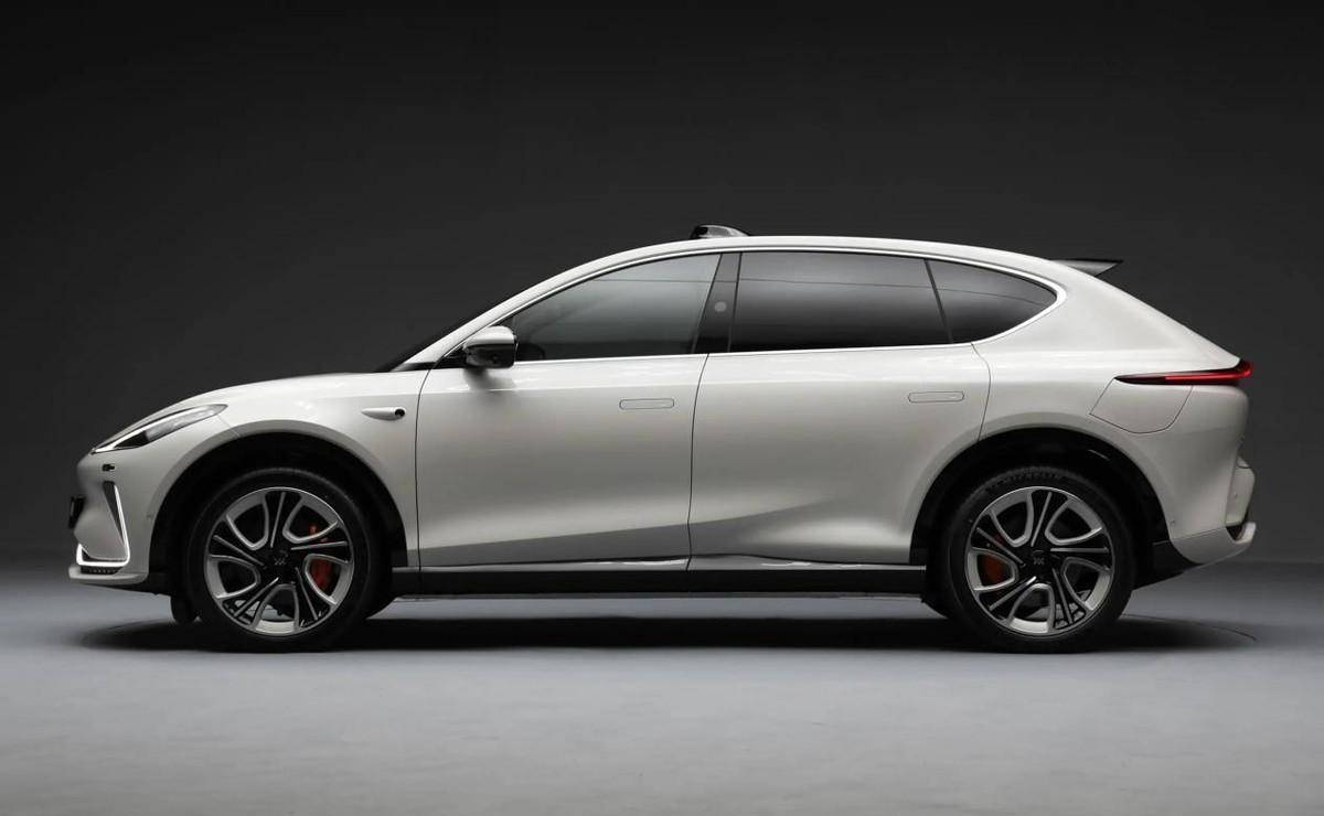 买运动性能的suv,绕不开这款车,578马力,725n·m,4.