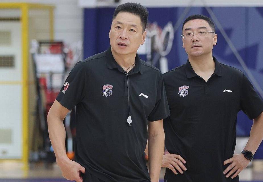 名下公司关闭,儿子也面临解约_李京龙_中国篮协_上海