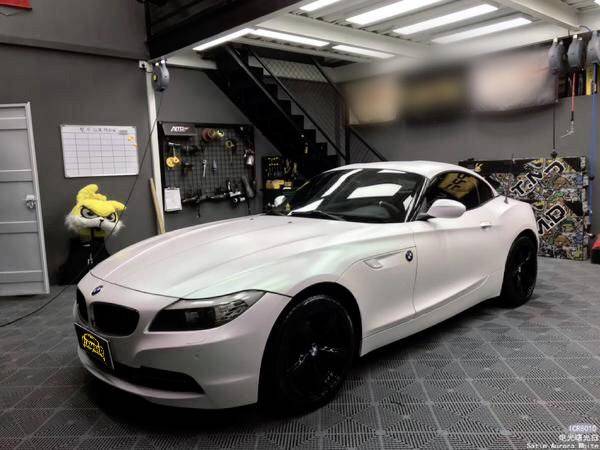 宝马z4-icr改色膜亮面曙光白,似白非白,低调的奢华扑面而来_搜狐汽车