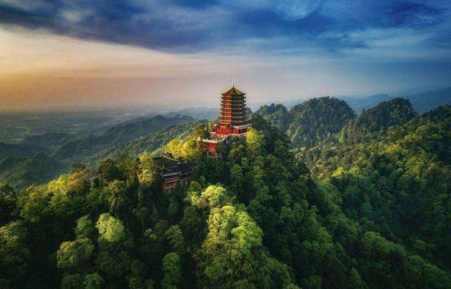 终南山万人亲眼目睹"道长"白日飞升成仙_山顶_老人_道教