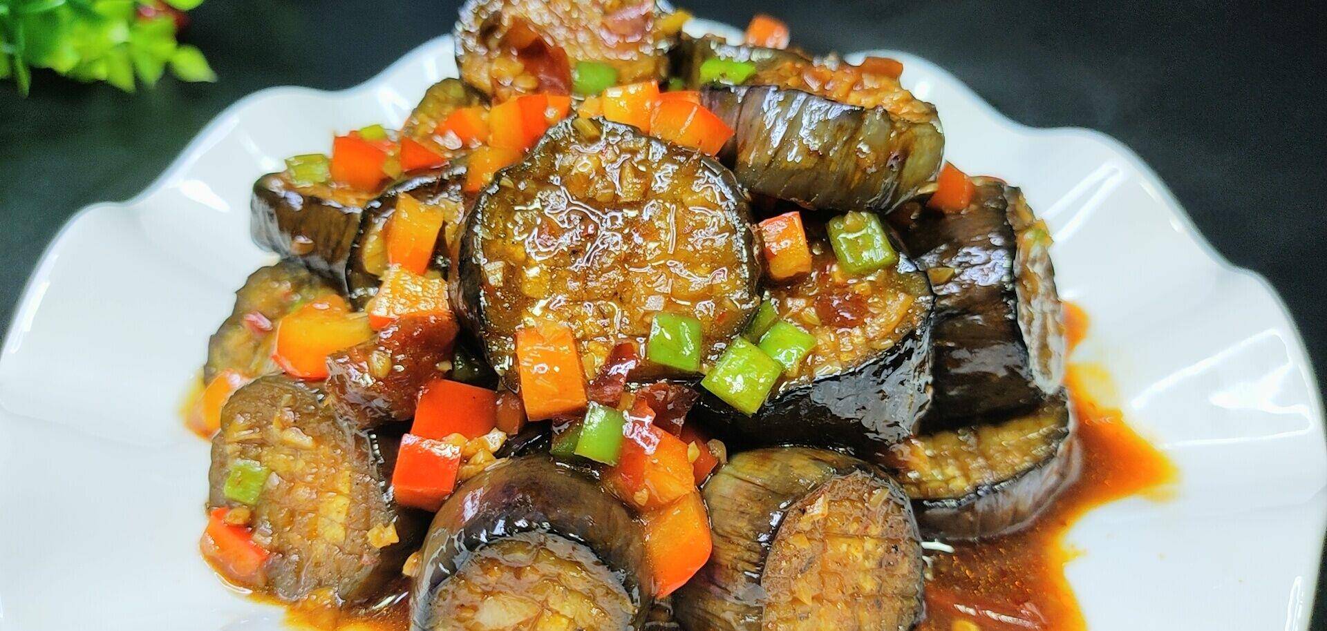 厨师推荐:农家烧茄子家常做法,不用油炸,吃起来营养健康口感好_长茄子