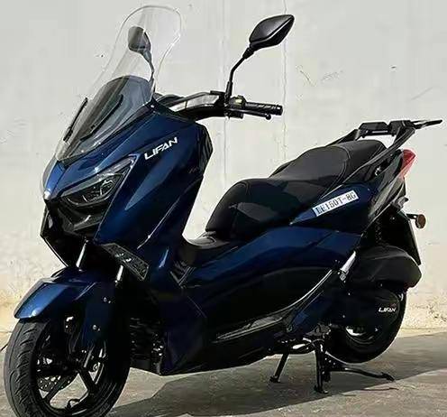 软怕硬,捡软柿子捏,这倒不是,主要是因为这两款车都有雅马哈的max元素