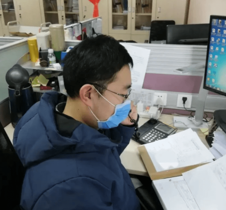 公务员食堂“大鱼大肉”天天见？男子晒出工作餐，网友表示怀疑（公务员食堂就餐标准每月多少钱）