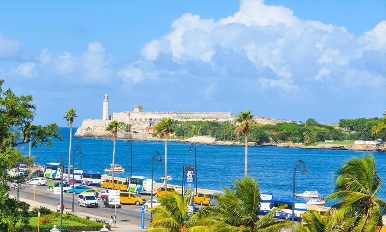 西非国家塞拉利昂,拥有丰富的自然风光和独特文化遗产_游客_历史_海滩