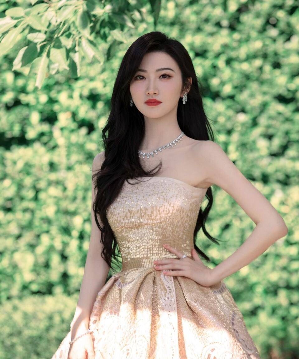 景甜旧照遭曝光,姣好面容,窈窕身材令人羡慕太漂亮了_观众_邓超_成龙