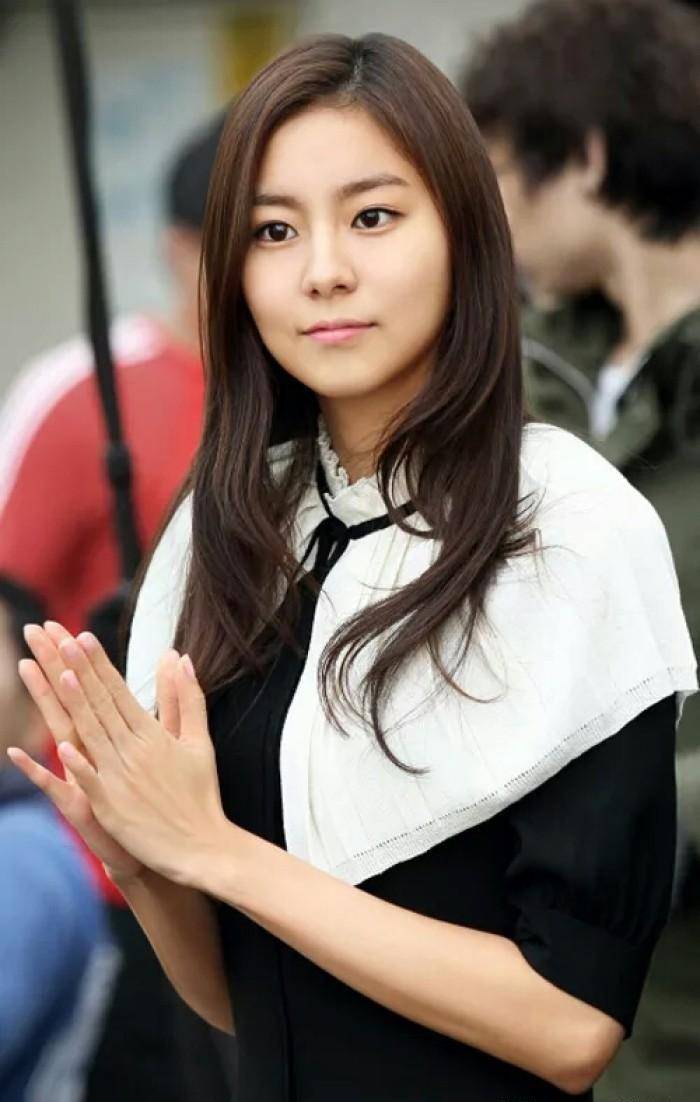 国外"国民蜜大腿"uie金宥真为减肥有多拼,8年坚持每天只吃一餐_身材