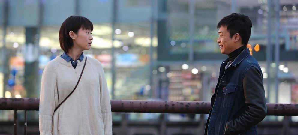 65岁何平突发心梗骤逝,张译,高群书等人悼念,与小27岁女星同居_王佳佳