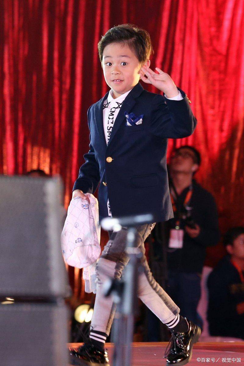 浓眉大眼撞脸林志颖,一颗娱乐新星诞生_网友_道路_身材