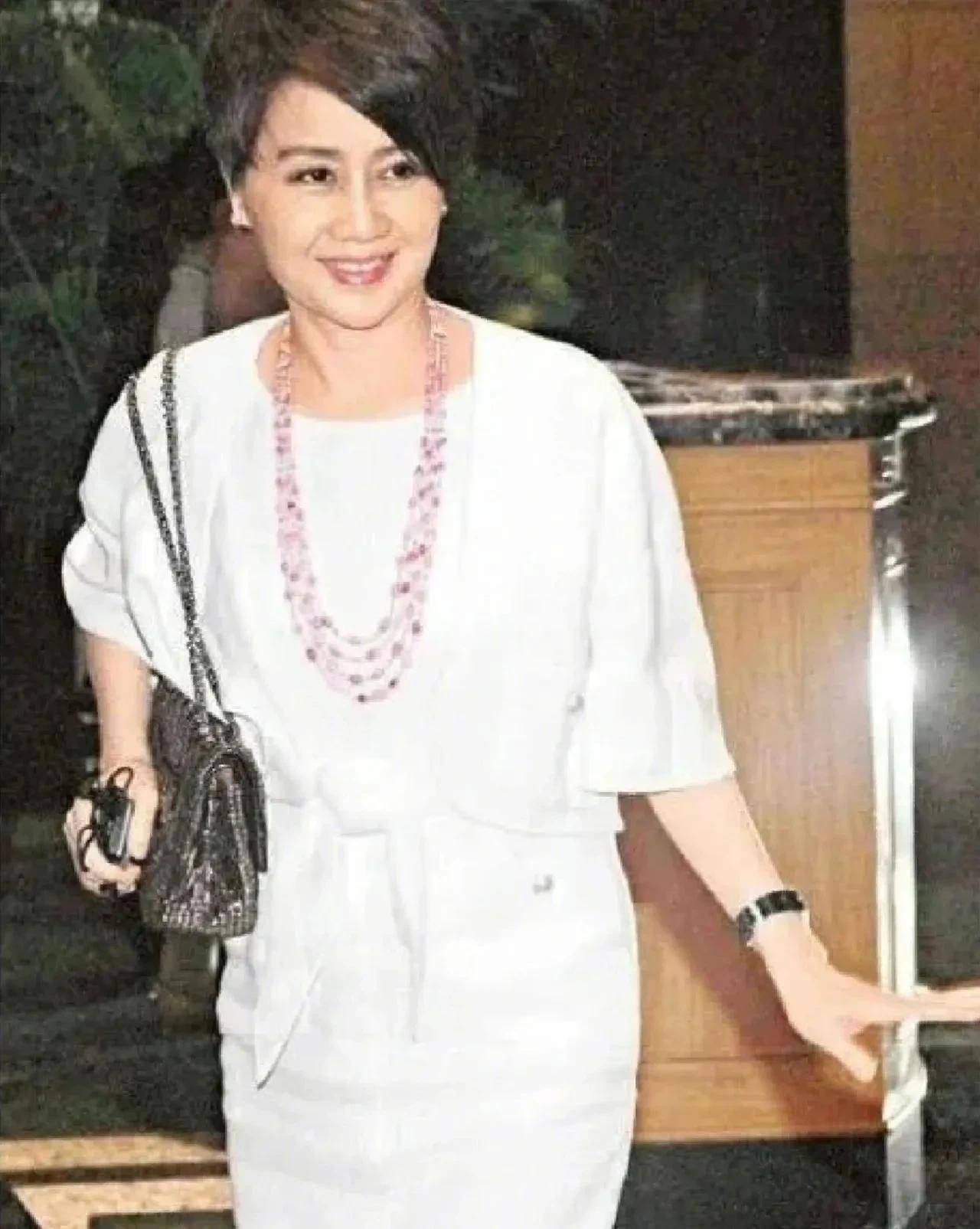 赌王四太梁安琪输了吗_何鸿燊_何超琼_何家