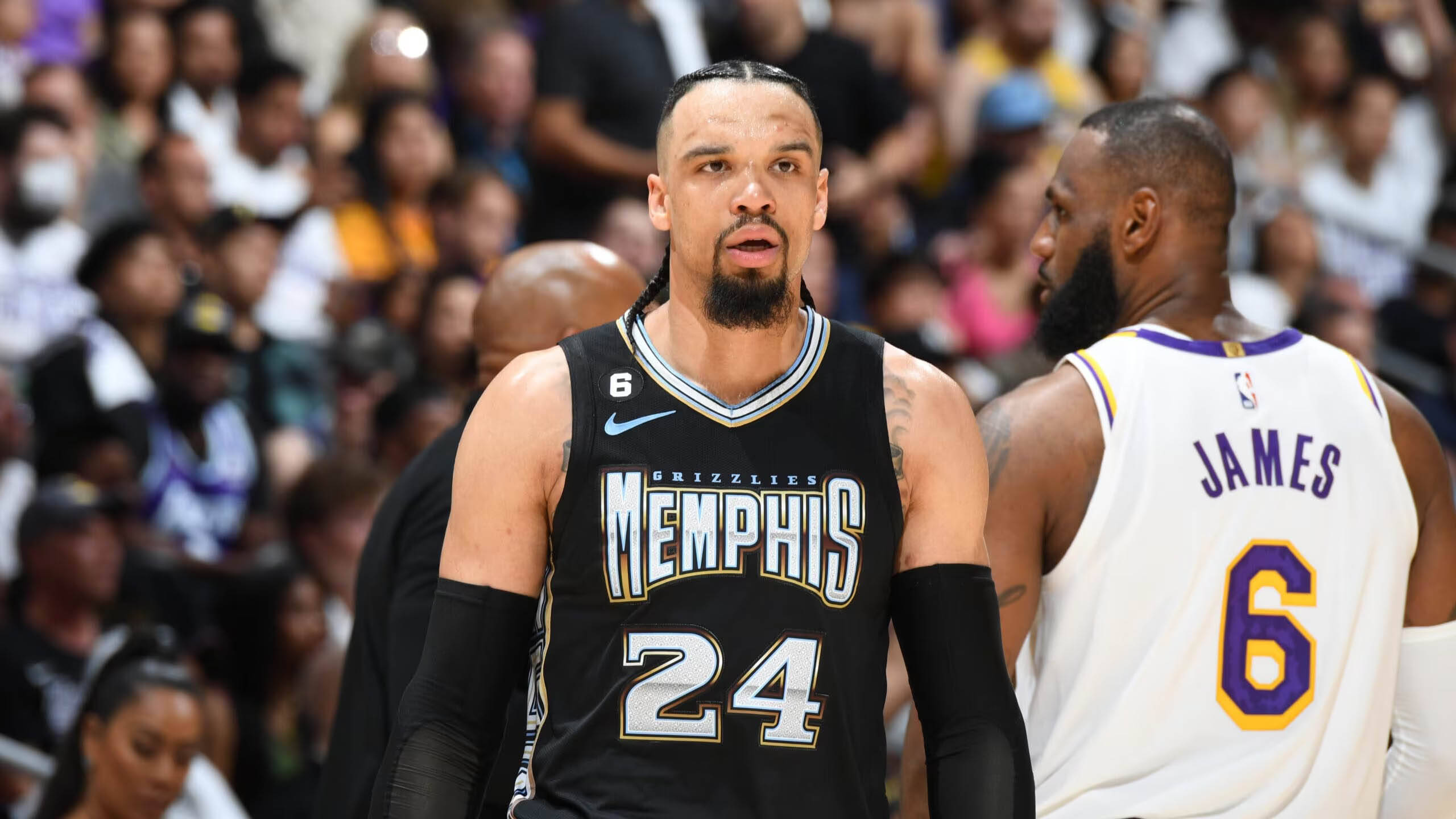 动作本身:在过去整个赛季,狄龙-布鲁克斯都与一些明星球员发生冲突,而