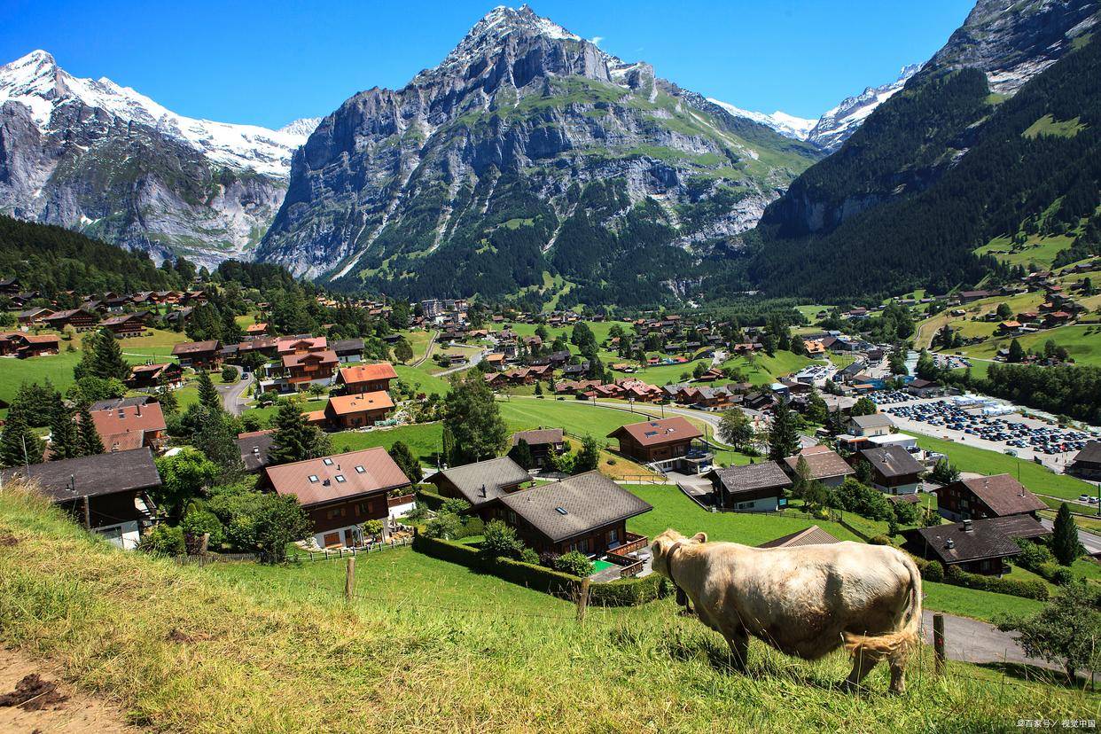 2023年全球人均月收入前十排名，和你想象的一样么？_搜狐网