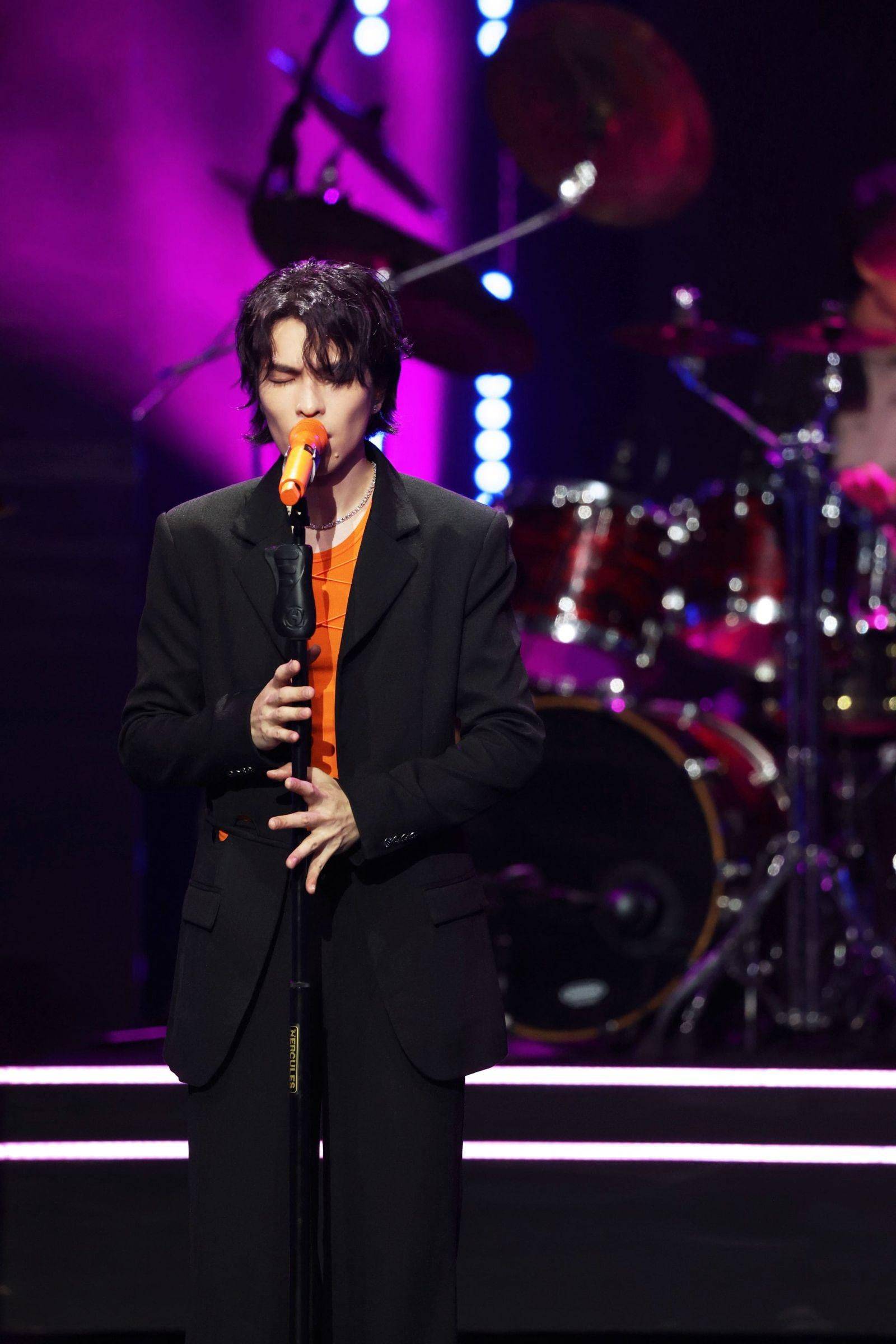 萧敬腾登新加坡「红星大奖」现身饮料店周年派对惊喜宣布好消息_演出