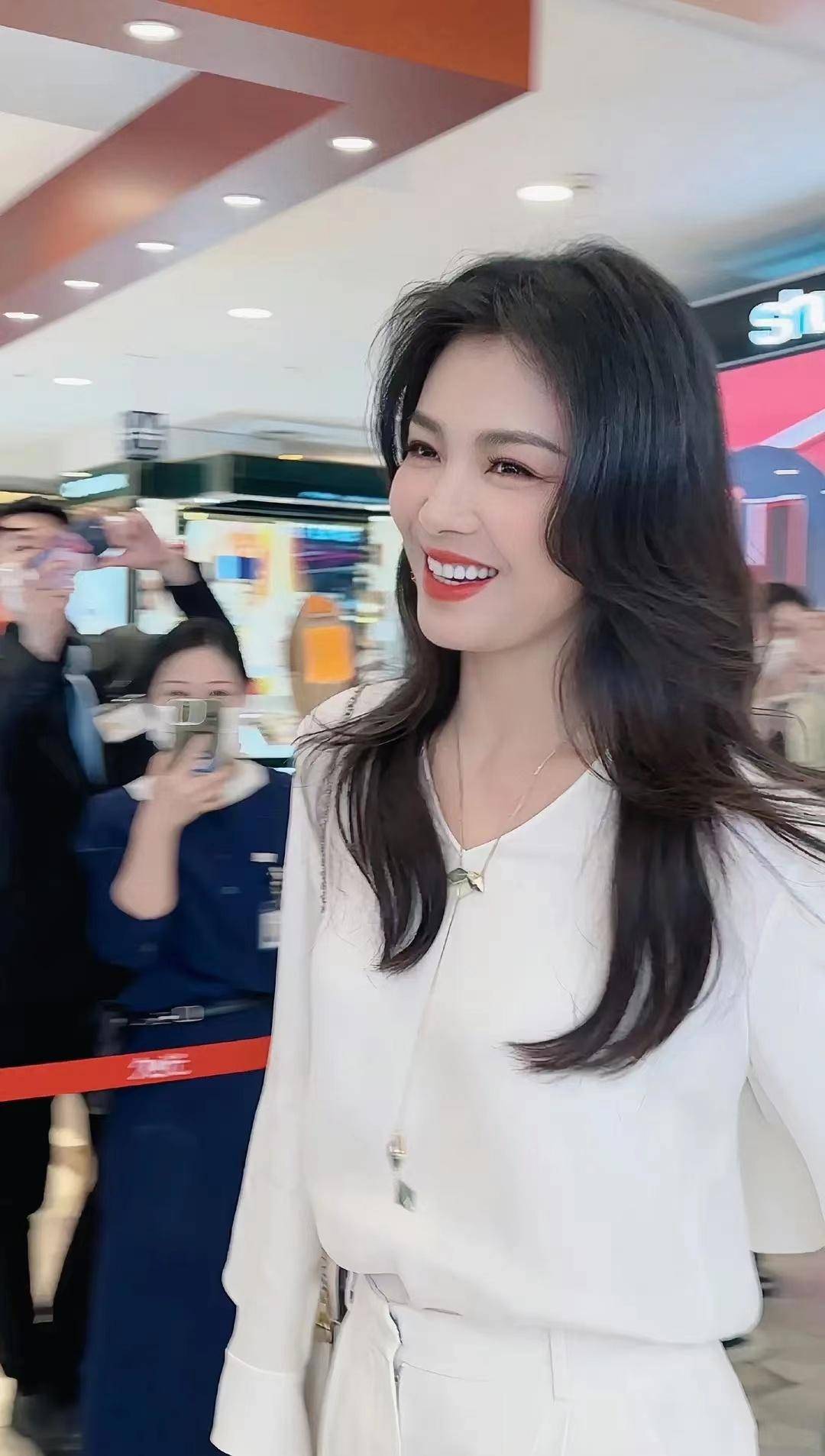 44岁刘涛生图把人美到!