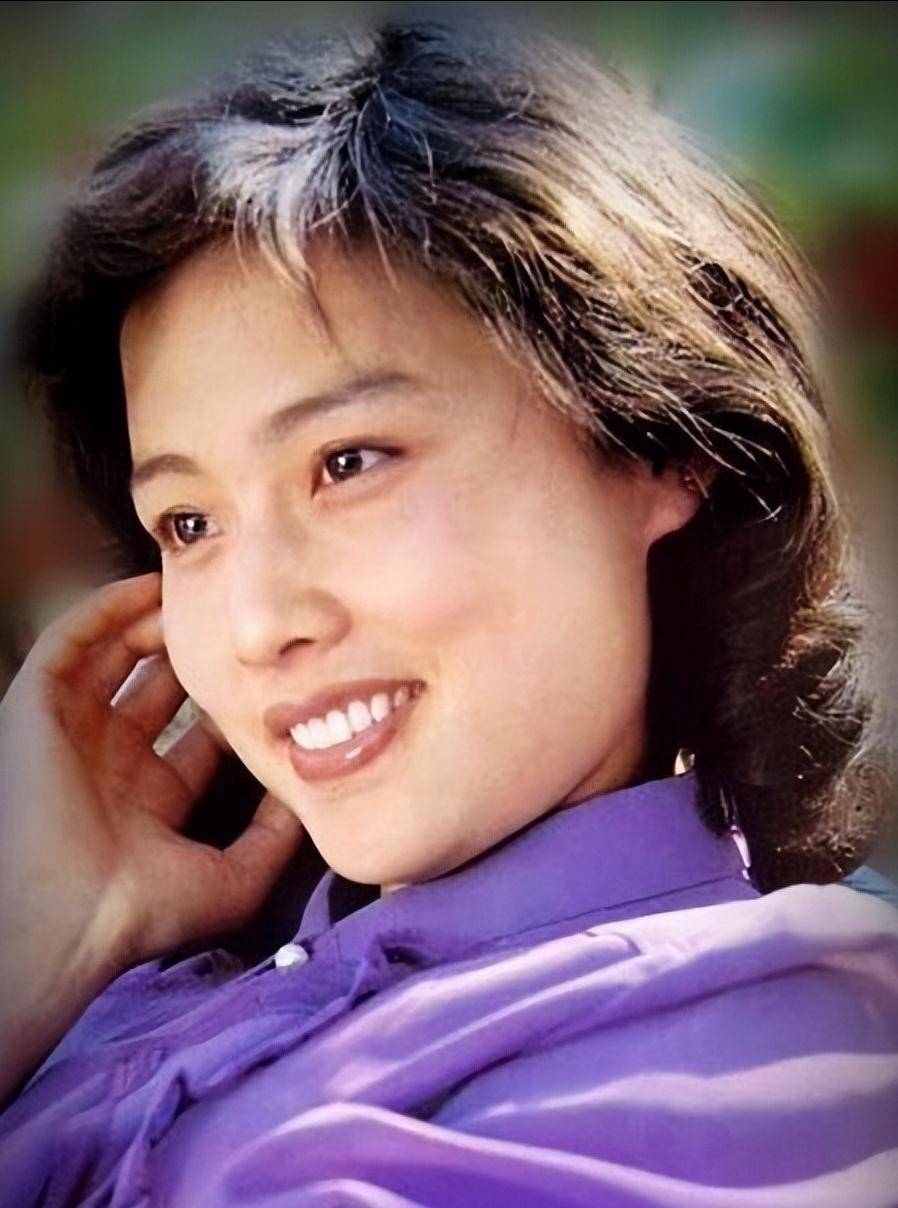 安稳的生活自然是不错的选择,可赵娜是个敢拼,敢闯,不安于现状的人.