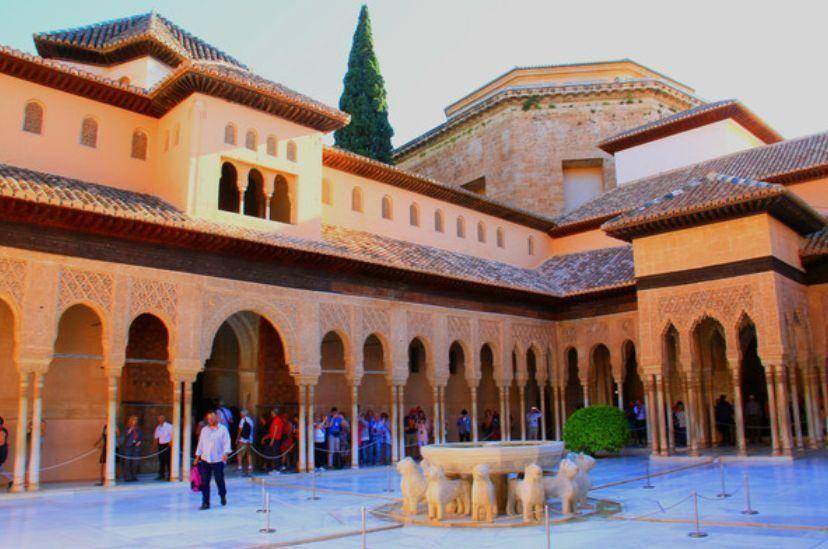 格拉纳达皇宫:这座建筑背后,有怎样的历史故事和文化意义?