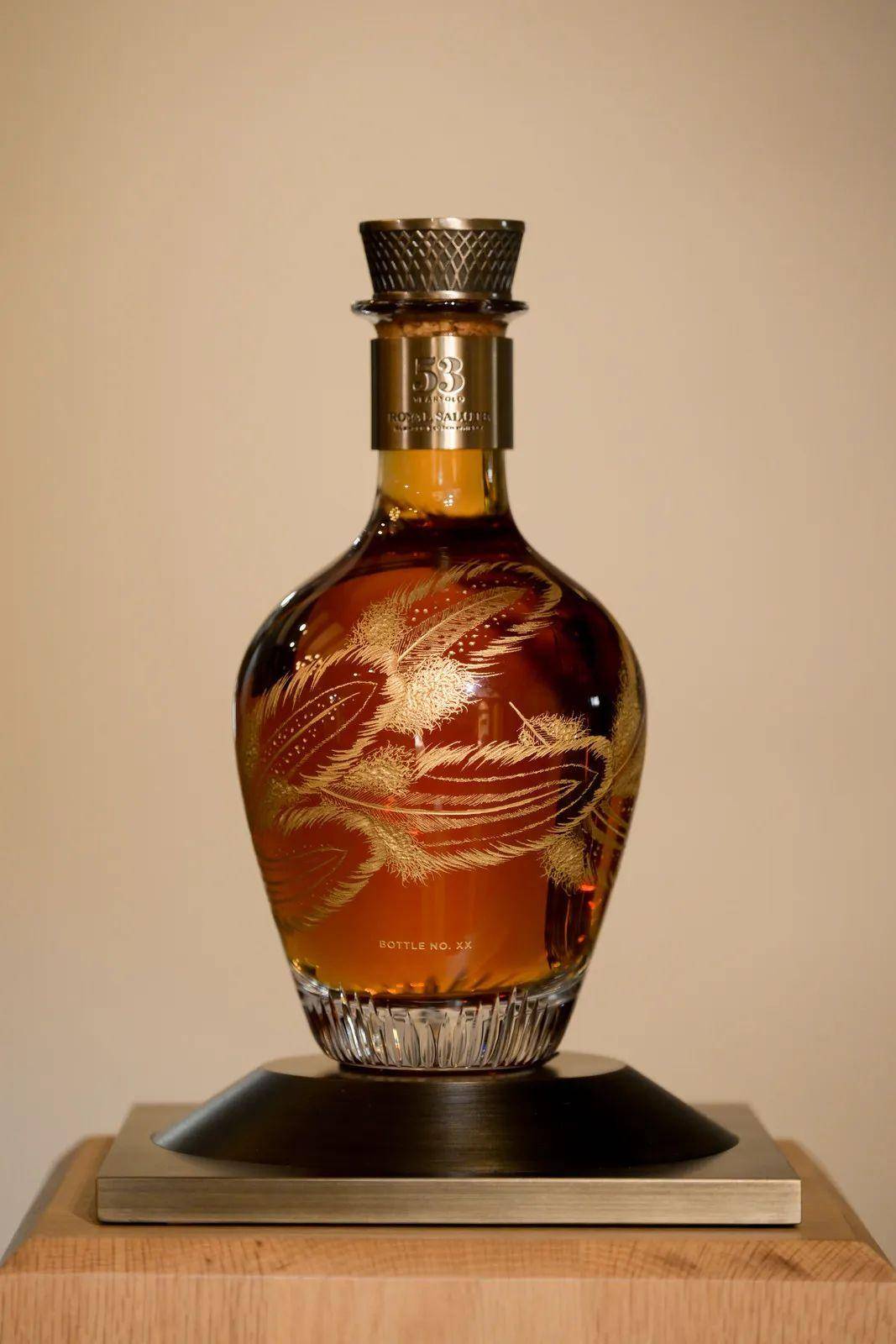 皇家礼炮创新营销:53年威士忌借飞羽毛轻灵腾飞_自然之力_雕塑_凯特