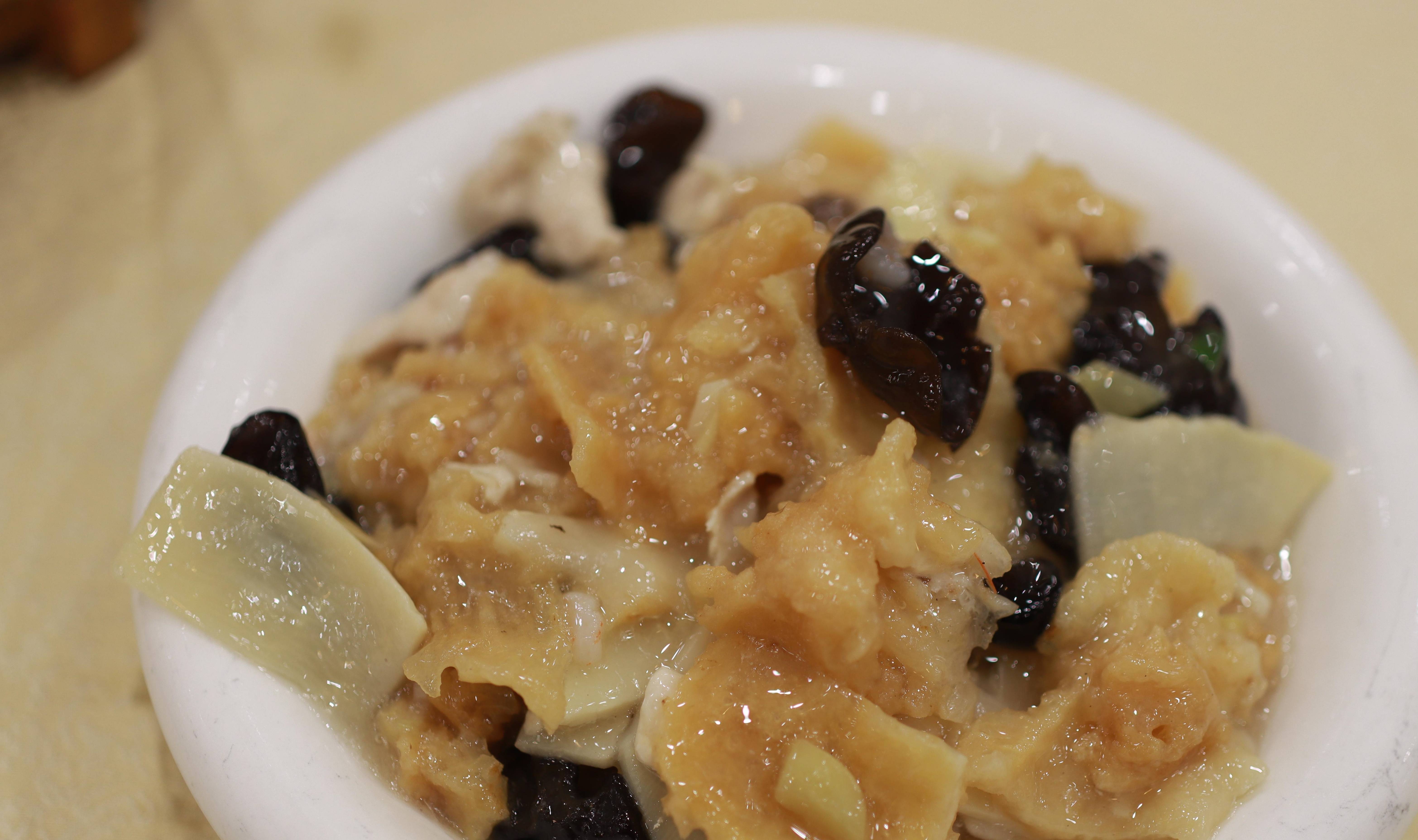 三鲜烩鱼肚98首先是一位点菜大姐给我推荐的这个鲜香豆花32,完完全全