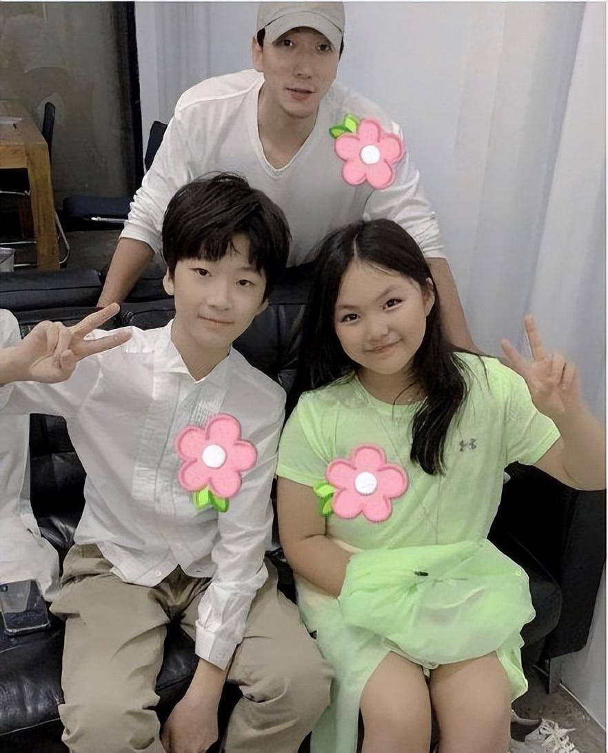 张亮官宣儿子首演话剧饰罗密欧,15岁天天变化大,和爸爸越来越像