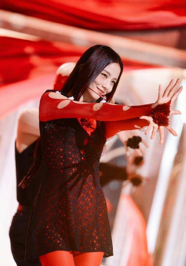 金智秀科切拉solo大热单曲《flower》,曲罢吹口哨撩人又魅惑_魅力