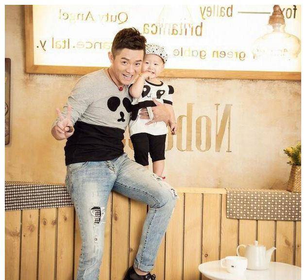 全家近照,妻子貌美如花,刀郎力挺还和他们关系很好_杨魏玲_歌曲_音乐