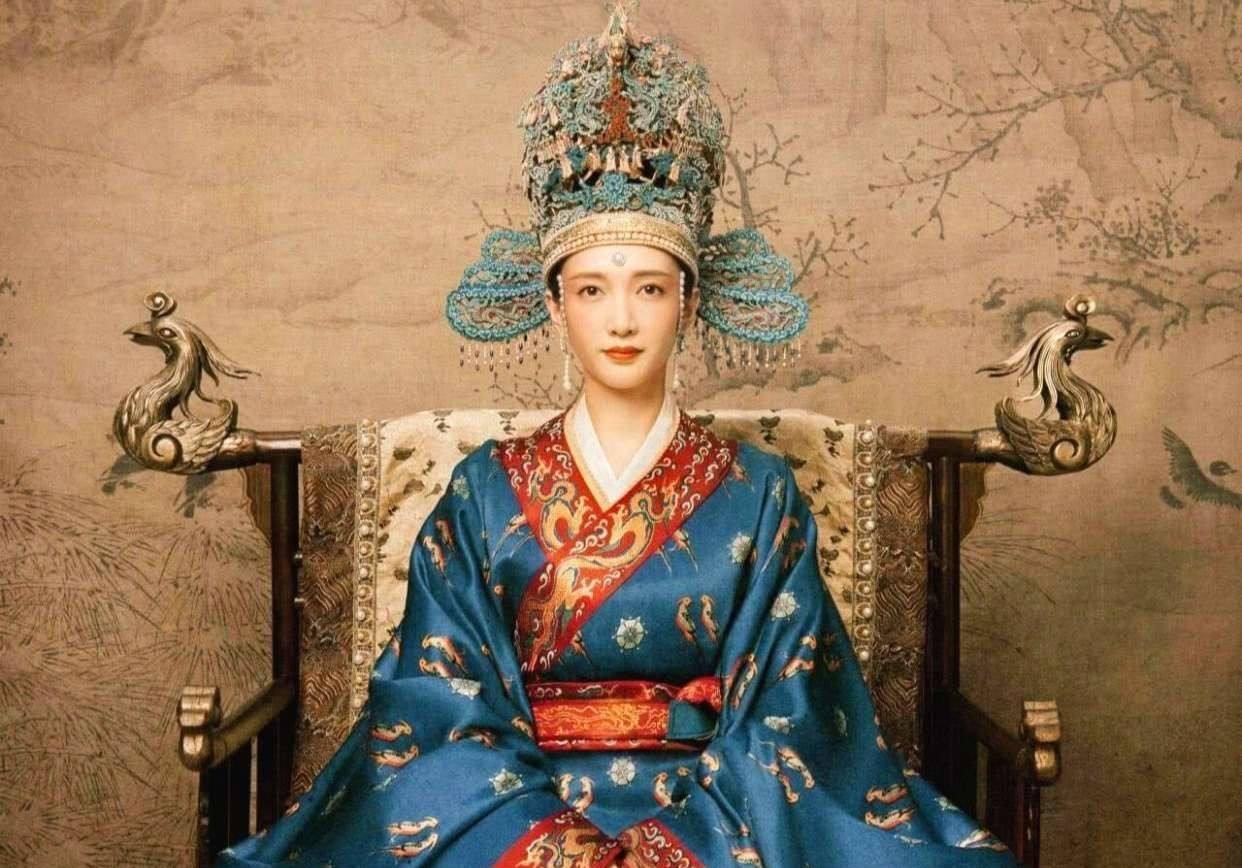 所以在大臣们的劝说下,宋仁宗最终只得把开国名将曹彬的孙女曹氏册立