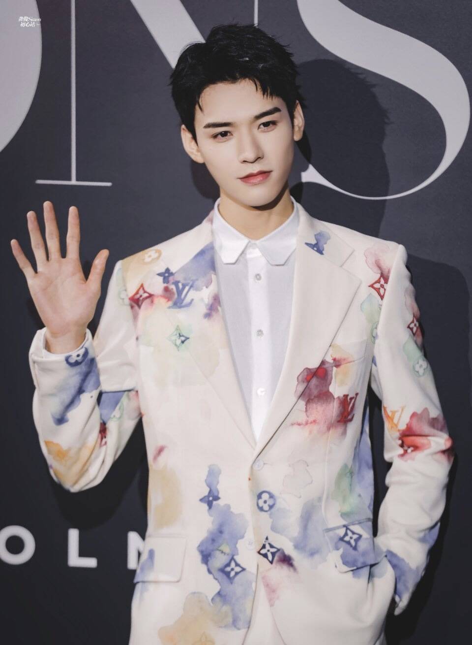 龚俊被姚安娜缠上了?