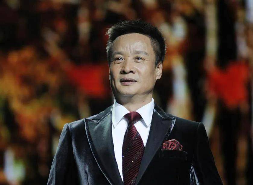 阎维文老师歌声洪亮,声音洪亮,被夸赞,但评论区说郁钧剑