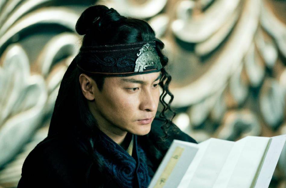 因模仿刘德华出道,赵宝刚曾说要捧红他,他还是《华胥引》的容浔