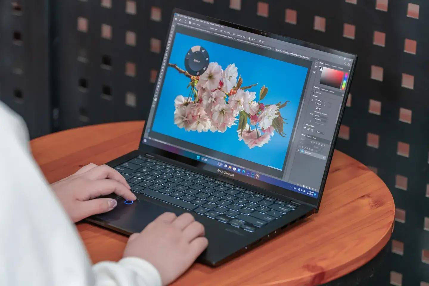 顶级 OLED 屏幕 + 虚拟旋钮的高能轻薄创作本:华硕灵耀 Pro 14 测评