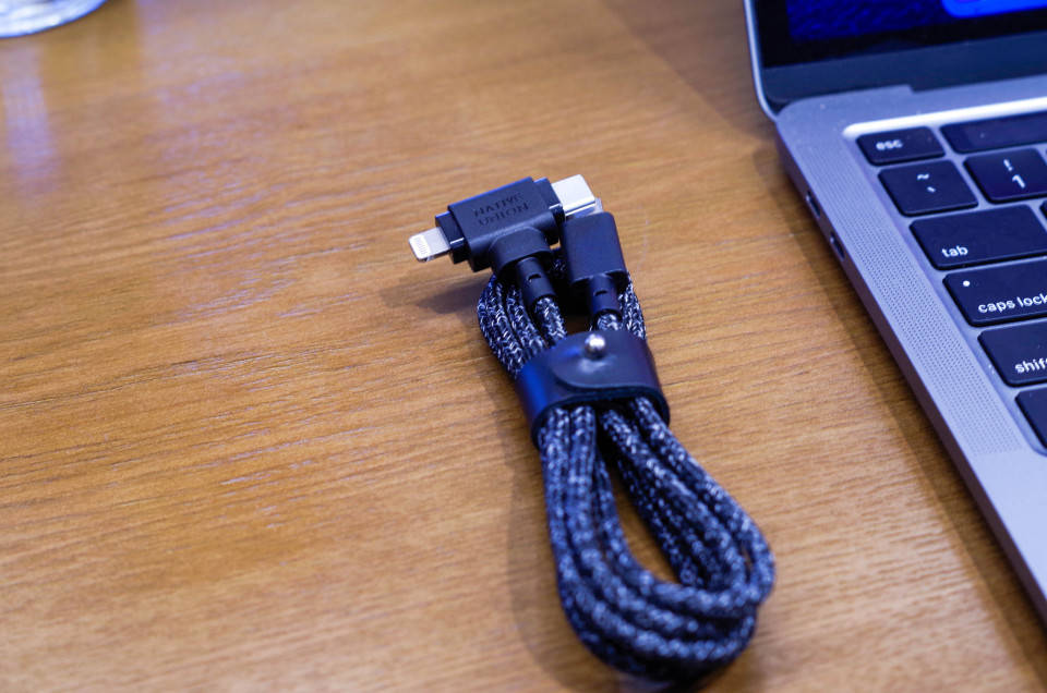 说到官网在售的产品,大象还要推荐这款native union双头数据线.