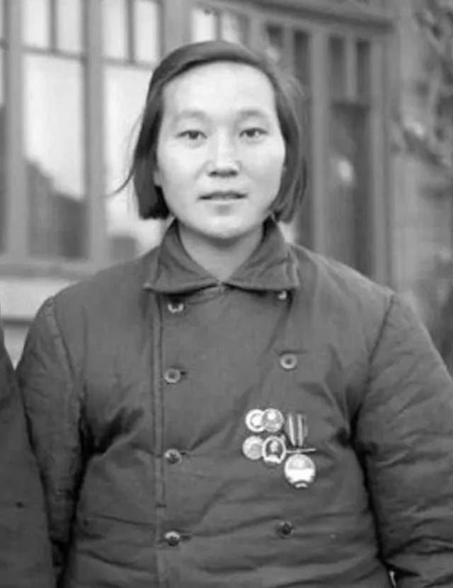 突然指着荧幕上的女孩:她好像是我老婆_李秀英_冯学永_工作