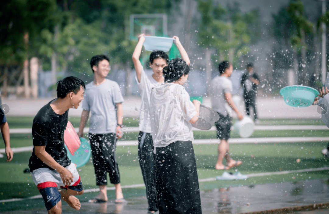 福田中学泼水节图片