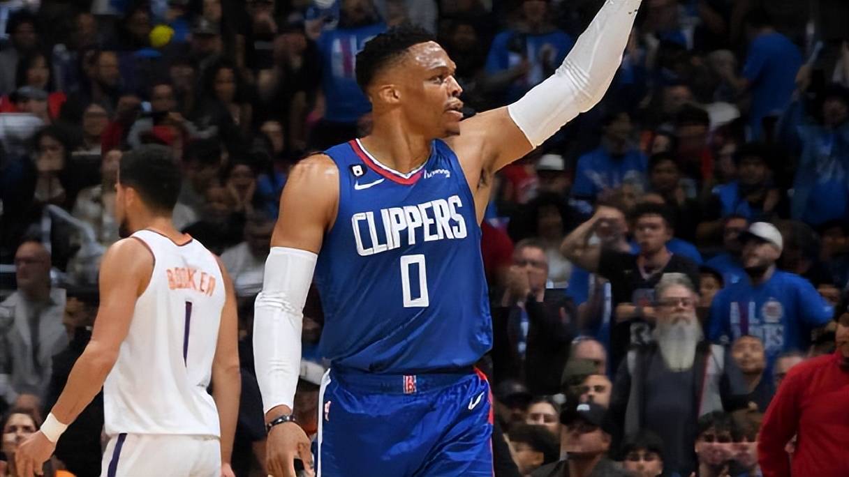 原创            30+8+12！37+6+4！78万底薪打出MVP超巨水准！谁敢说你不配打NBA