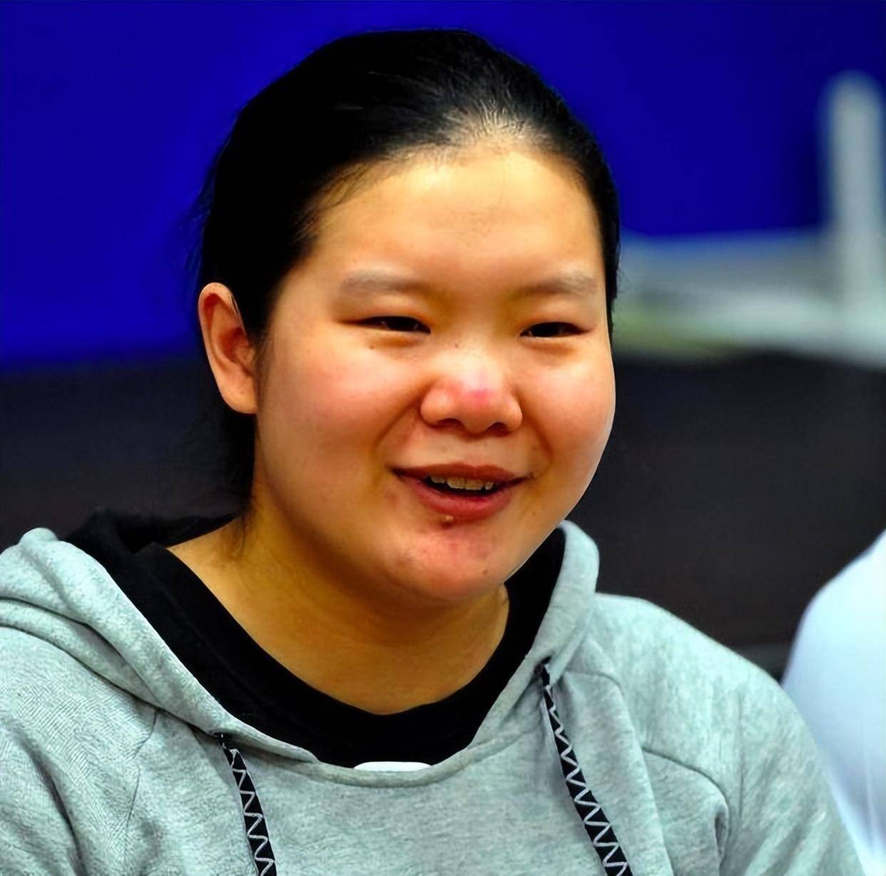 35岁程菲近照大变样!